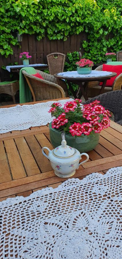 Babie Lato B&B Uniejow Εξωτερικό φωτογραφία